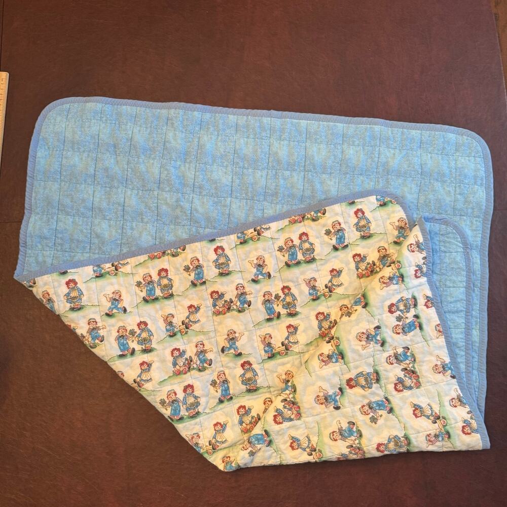 VTG Handmade Raggedy Ann Andy Playtime Pattern Blanket Quilted Crib 38 x 31 1/2"